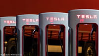 Mobil Tesla Pakai Hardware Tanpa Kemudi